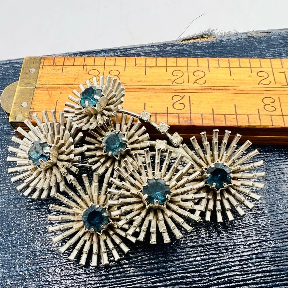 Vintage silver tone circle burst brooch & earrings set blue rhinestones